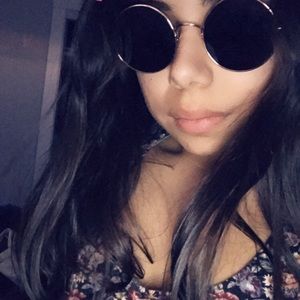 Meet your Posher, Becca